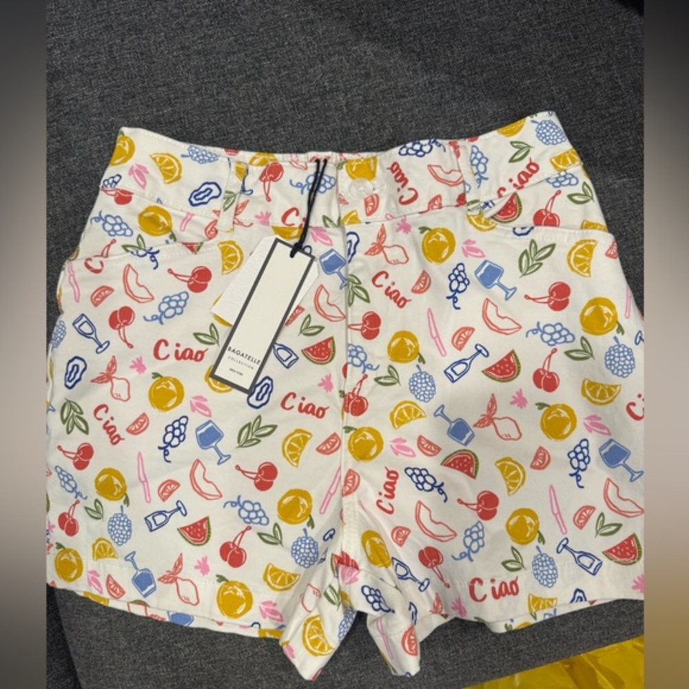 BAGATELLE  fabulously fun Women's Multicolor Printed Shorts w/ lots of pockets!🍷